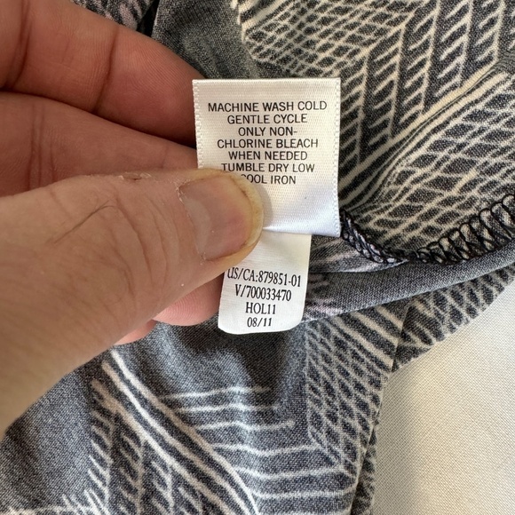 Banana Republic Factory Women's Sleeveless V-Neck Knot Blouse Multicolor Small - Picture 6 of 10